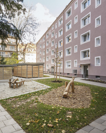 Innenhof Agilolfingerstraße mit kleinem Spielplatz