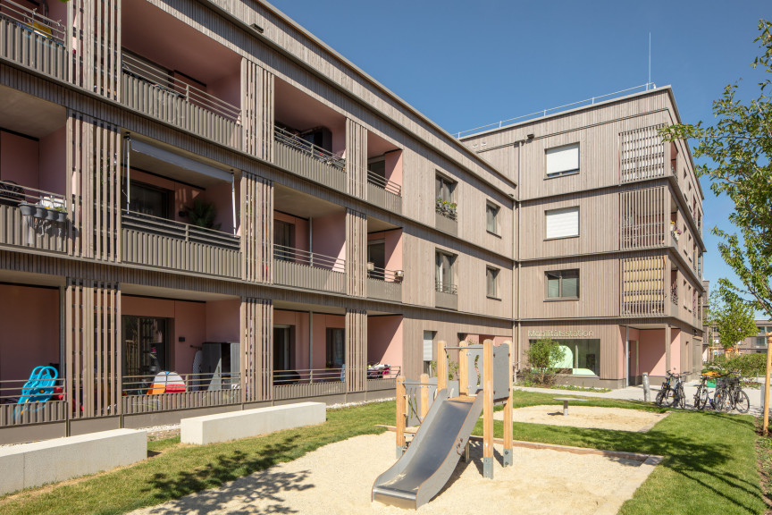 Spielplatz im Innenbereich der Hochmuttingerstraße.